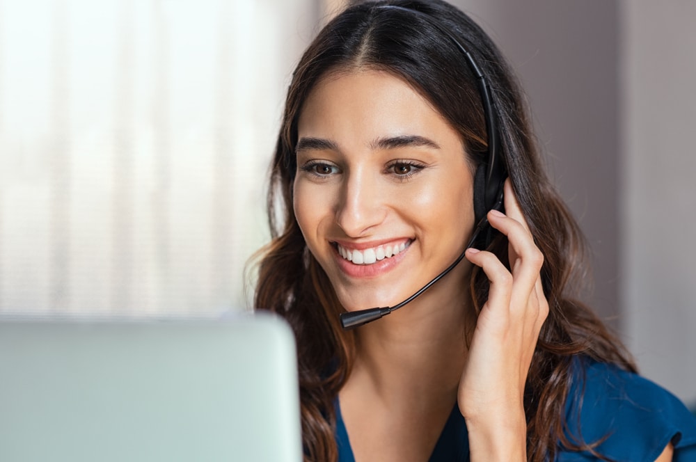 remote assistant talking to a client