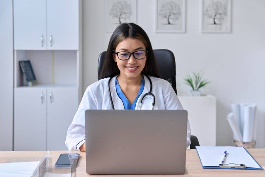 advantages of using a virtual medical receptionist