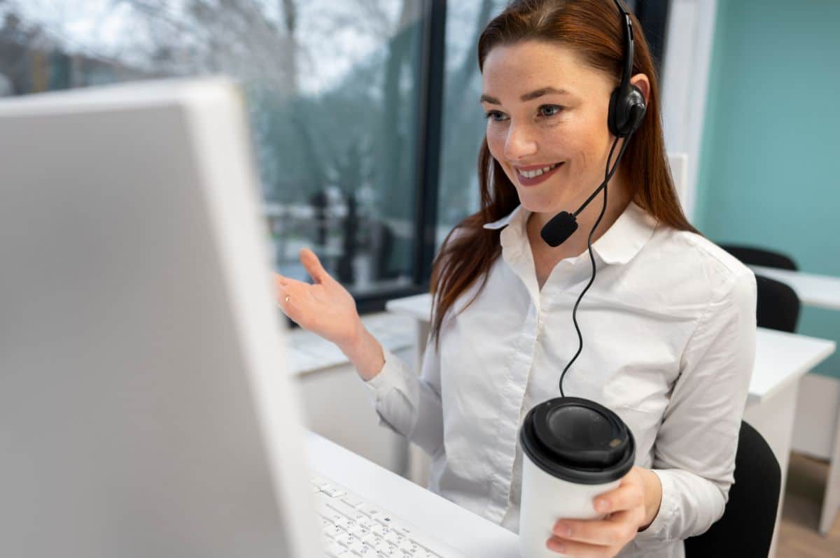 advantages of including a virtual medical receptionist female VA working