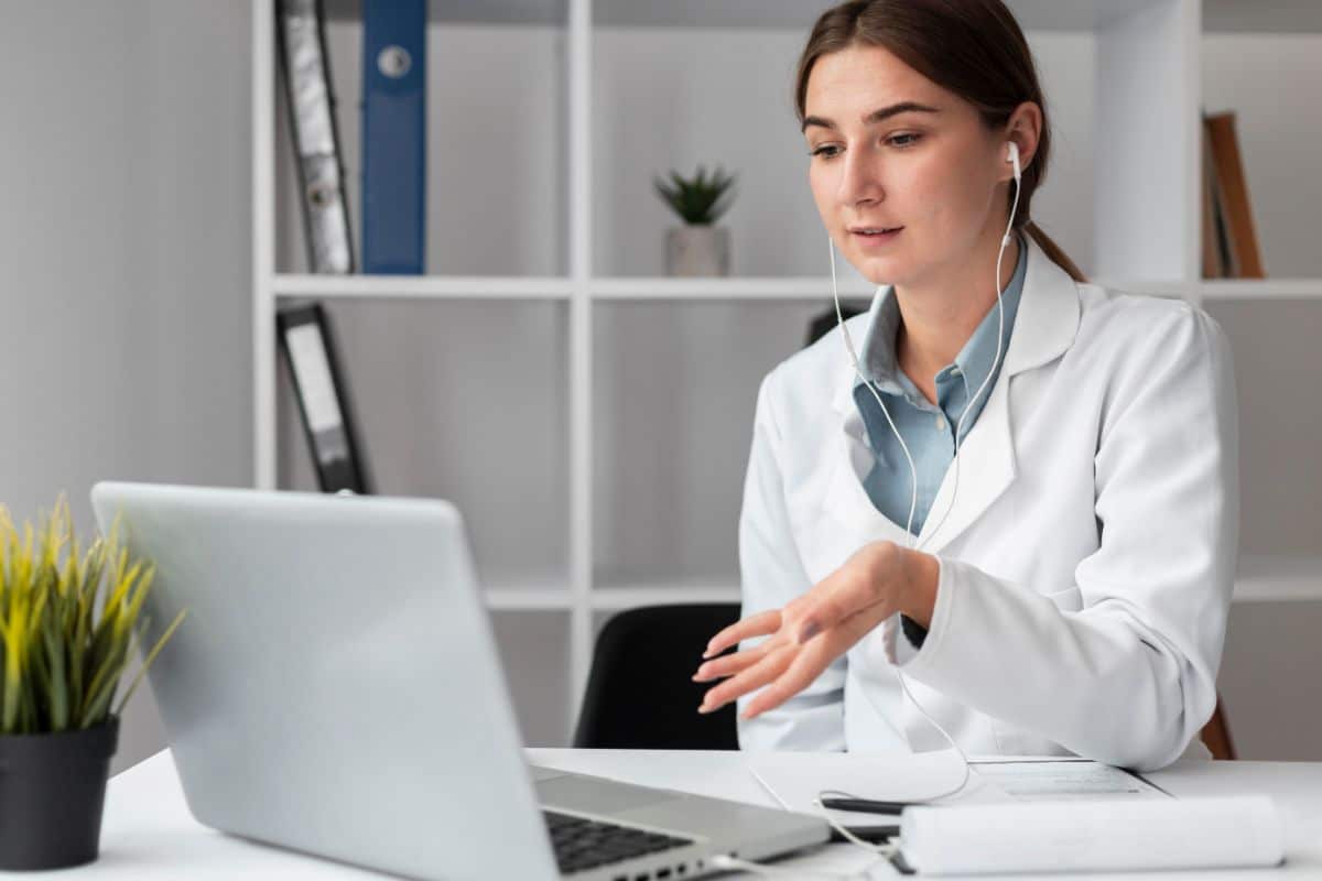 healthcare administration with virtual medical receptionists, Doctor talking someone on the laptop