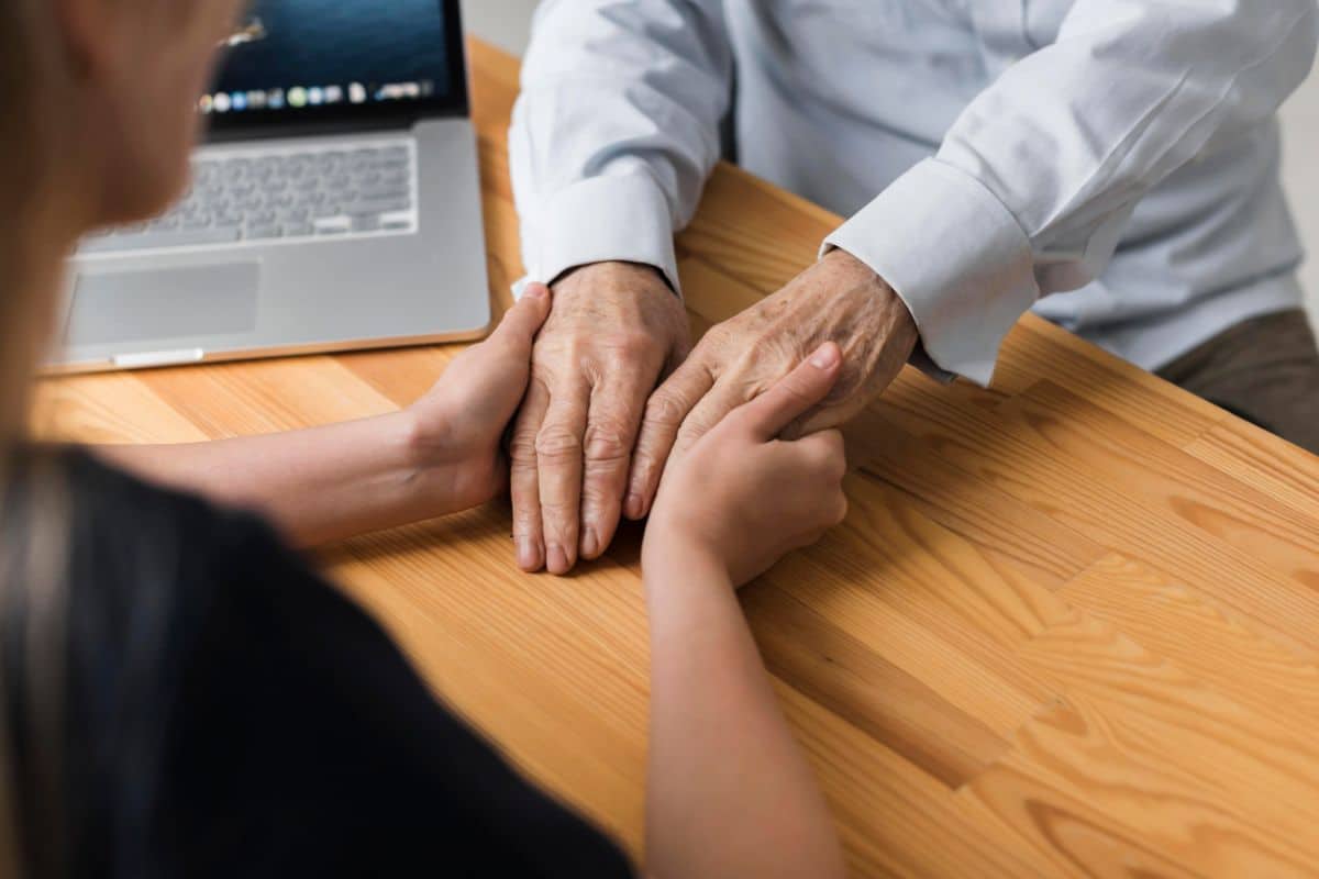 patient loyalty with virtual medical receptionists holding hands with the patient