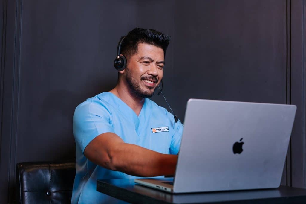 Virtual Receptionist vs Automated Phone Service: Which One Truly Elevates Your Customer Experience?