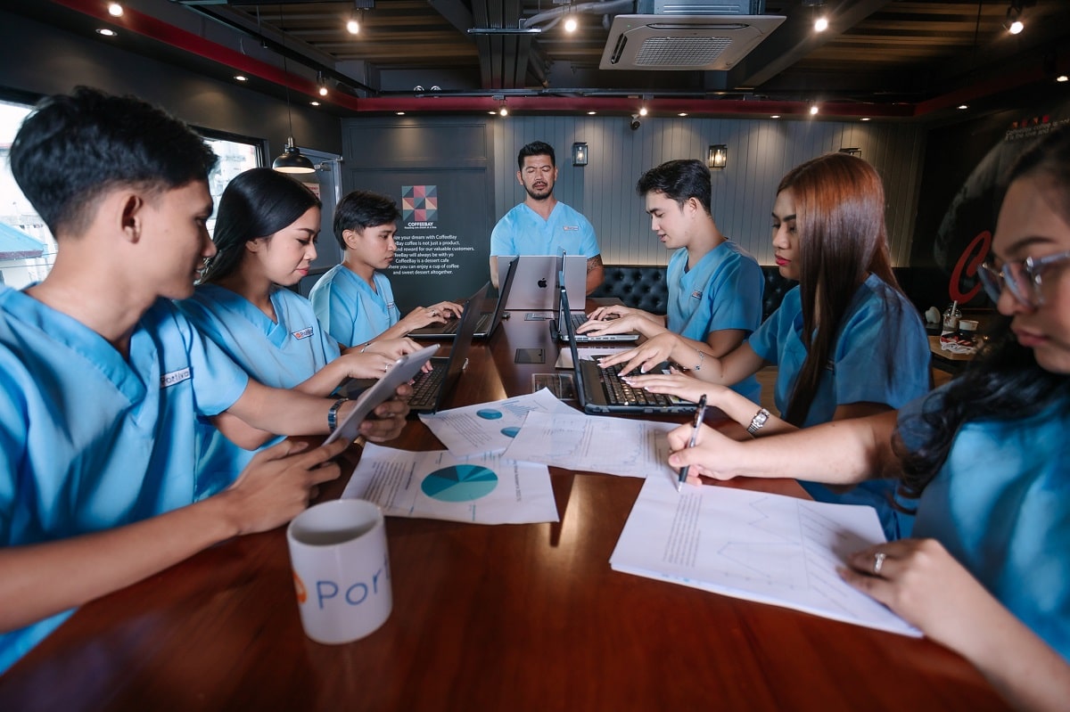 what does an appointment setter do a team of six appointment setters, five women and one man, in blue scrubs work at laptops